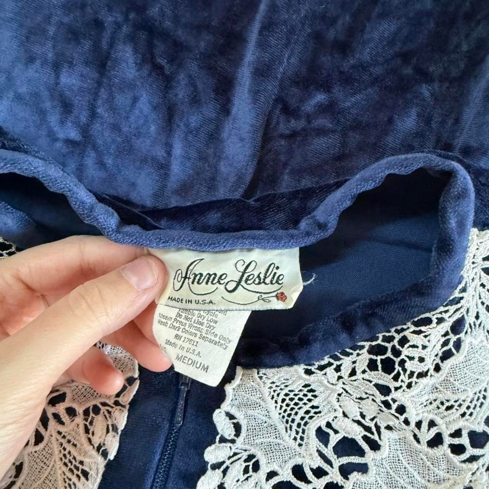vintage‎ navy blue velvet nightgown Anne Leslie size medium - Picture 4 of 4